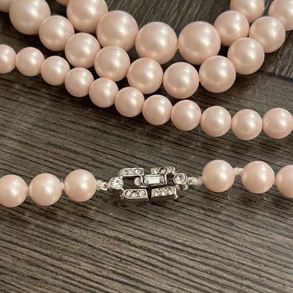 Vintage Pale Pink TRIFARI Single Strand of Pearls 45” - Picture 6 of 16